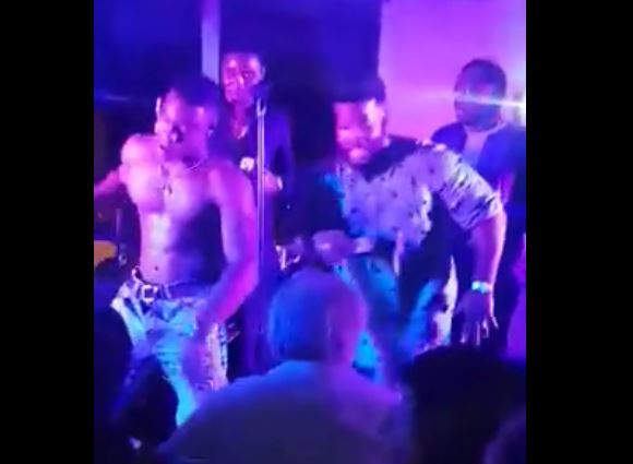 Vidéo: Quand Waly Seck fait vibrer des balèzes américains à Détroit… Regardez