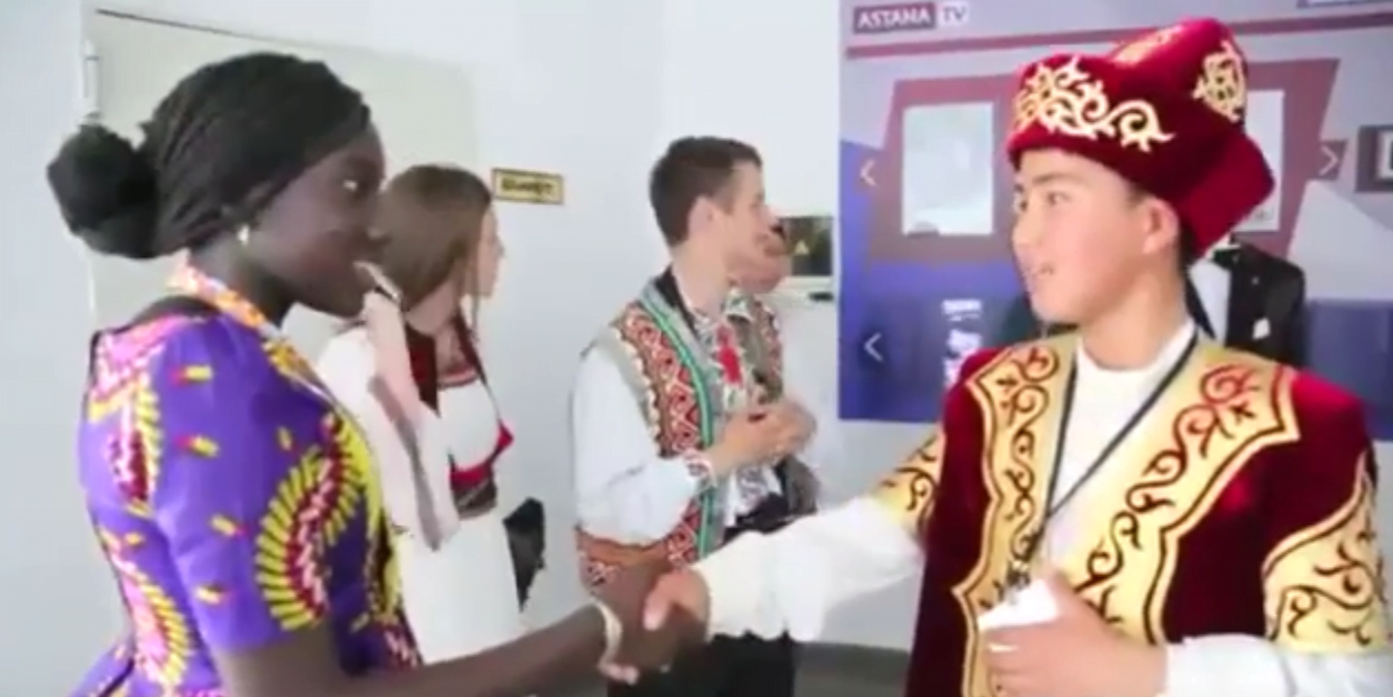 Vidéo: Mame Mbeugué de Sen Petit Gallé au Kazakhstan – Regardez.
