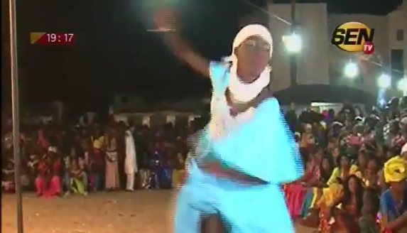 Vidéo- Du jamais vu : Une Ibadou se lache au sabar. Regardez