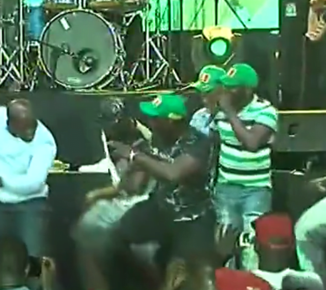 Vidéo: Modou Lo au rythme de Youssou Ndour à Saint Louis. Regardez!