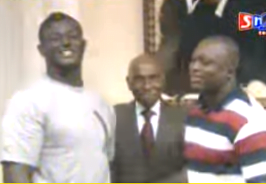 Vidéo – Archive: Quand Wade réconciliait Balla Gaye 2 et Modou Lo. Regardez!