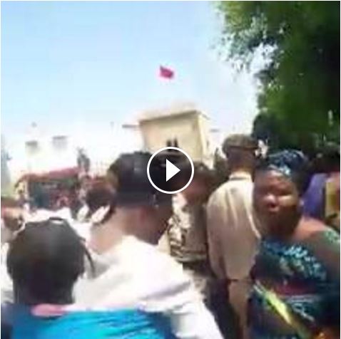 Vidéo – racisme: Quand les marocains maltraitent les sénégalais. Regardez