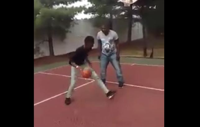 Vidéo: Quand Waly Seck s&rsquo;essaie au Basket… Regardez