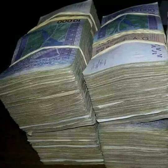 Vidéo – Diamniadio : Un sénégalais de 16 ans arreté avec plus de 65 millions !Regardez !