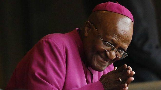 Desmond Tutu de nouveau admis à l'hôpital