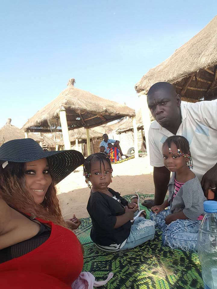 Photos: Baboye s’éclate à la plage avec sa petite famille