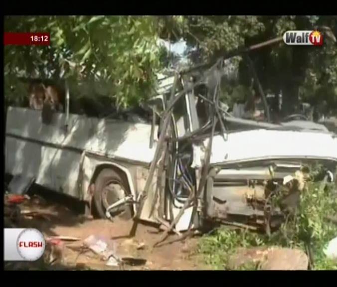 Accident: un bus finit sa course sur un arbre et fait 5 morts et 50 blessés