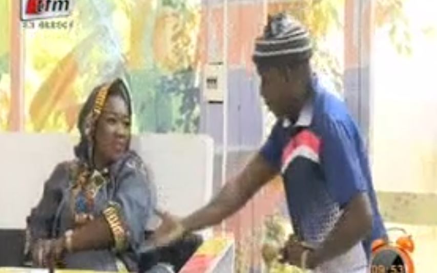 Vidéo: Kouthia débarque dans Yewoulene avec un pilon et « menace » Maty Dieng