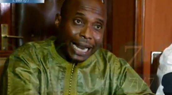 Vidéo: Qui est ce célèbre communicateur traditionnel accusé par Barthélémy Dias