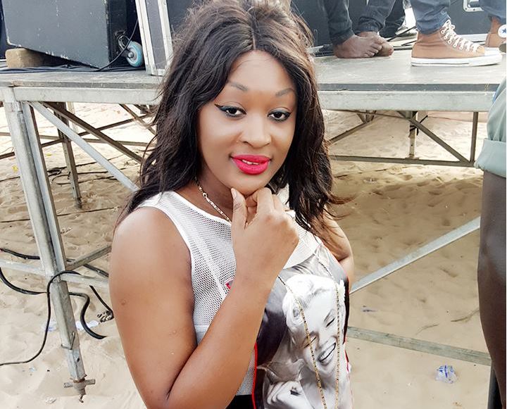 (9) Photos: Le look séduisant de Titi à la plage Bceao