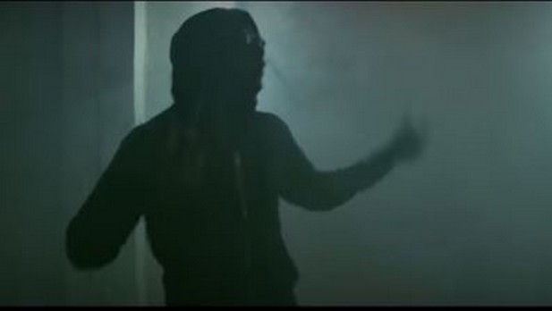 Découvrez le clip de Thieuxy,  »Tacle à la gorge direct »