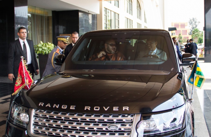 Photo: Paul Kagame sert de chauffeur au Roi Mohammed VI pour l’emmener à l’aéroport de Kigali