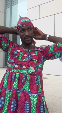 Photo: Sanekh déguisé en femme