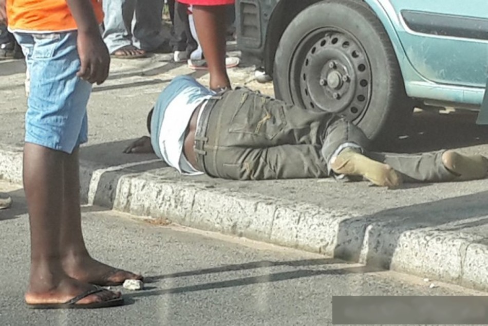 Un taximan tué par balle: retour sur le lieu du crime. Macky 2012 et Sonko posent leurs questions. Points sur l’actu de ce vendredi sur Senego