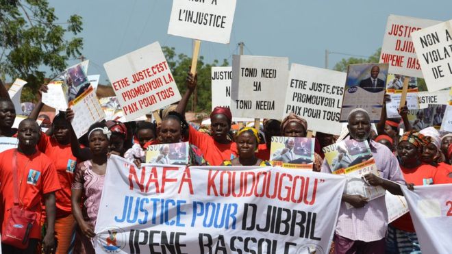 Burkina: de milliers pro-Bassolé dans la rue