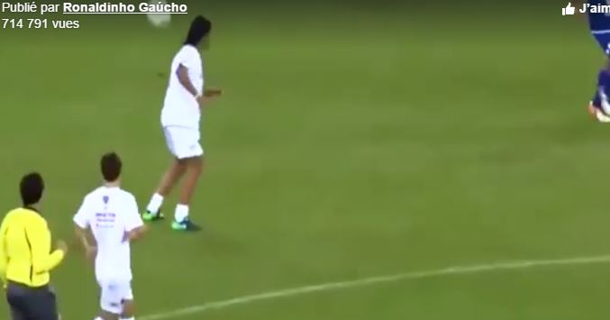 Vidéo: Comment Ronaldinho par un simple geste technique montre qu’il est le meilleur devant Maradona, Totti etc.