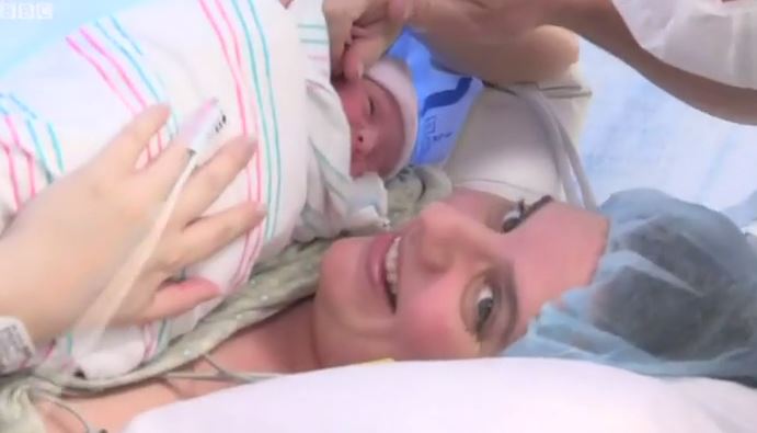 Vidéo – Incroyable : Un bébé né deux fois ! Regardez !