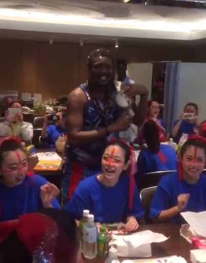 Vidéo – Le batteur Samba Ndokh fait découvrir le « taama » aux chinois…Magnifique ! regardez!