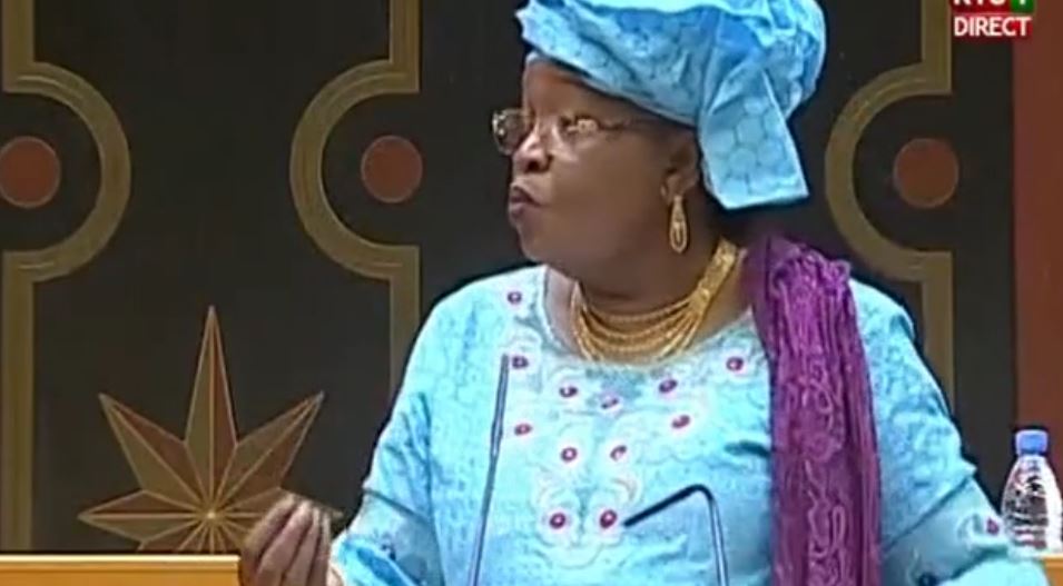Vidéo : Le PM face aux députés – La nouvelle c.n.i fait émettre des doutes chez Aida Mbodj – Regardez.
