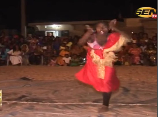 Vidéo : cette danseuse a détrôné Ndeye Gueye, Mbathio et Aida Dada avec une danse hot…Regardez !