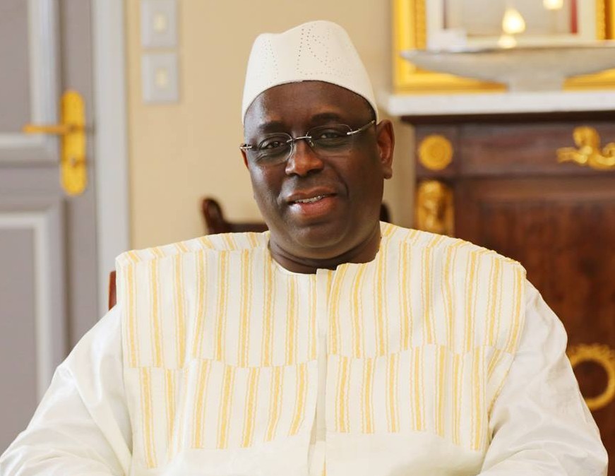 Sénégal : Macky Sall pense finalement qu''’il faut respecter Yahya Jammeh et lui parler''