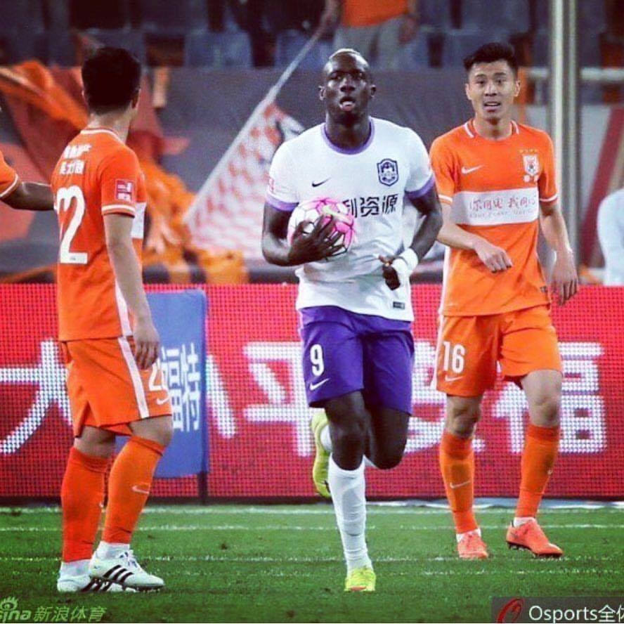 Super League Chine: Mbaye Diagne inscrit un doublé et permet à son équipe de…