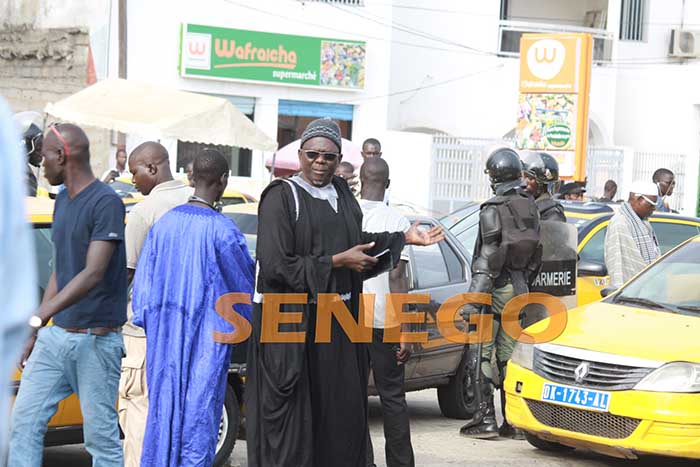 Taximan tué – Arrêt sur images: Moustapha Diakhaté sur les lieux du crime. Regardez