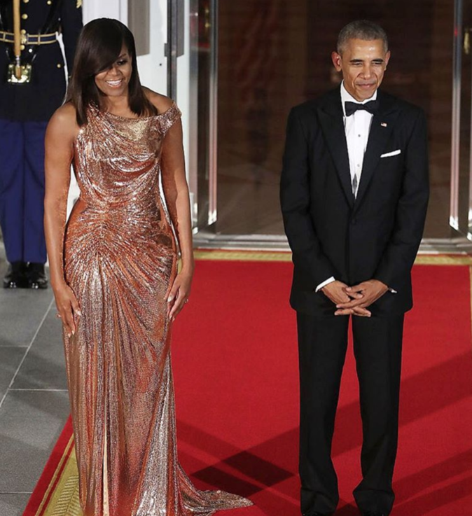 photos-michelle-obama-golden-girl-pour-un-dernier-diner-d-etat-a-la-maison-blanche_portrait_w674