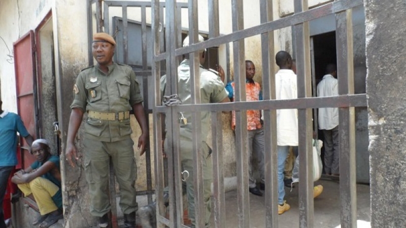 Cameroun : Amnesty International demande la libération de Fomusoh Ivo Feh et Cie