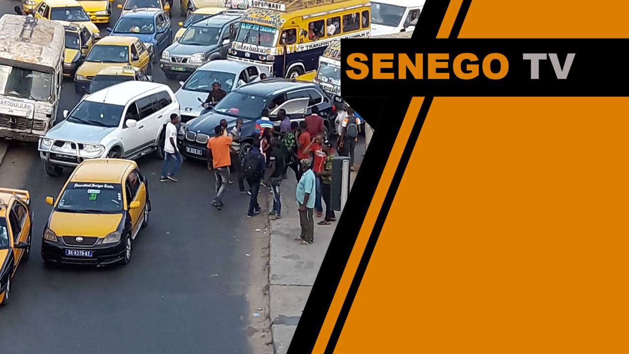 Senego TV: Le taximan bloque toute la circulation pour un règlement de compte. Regardez !