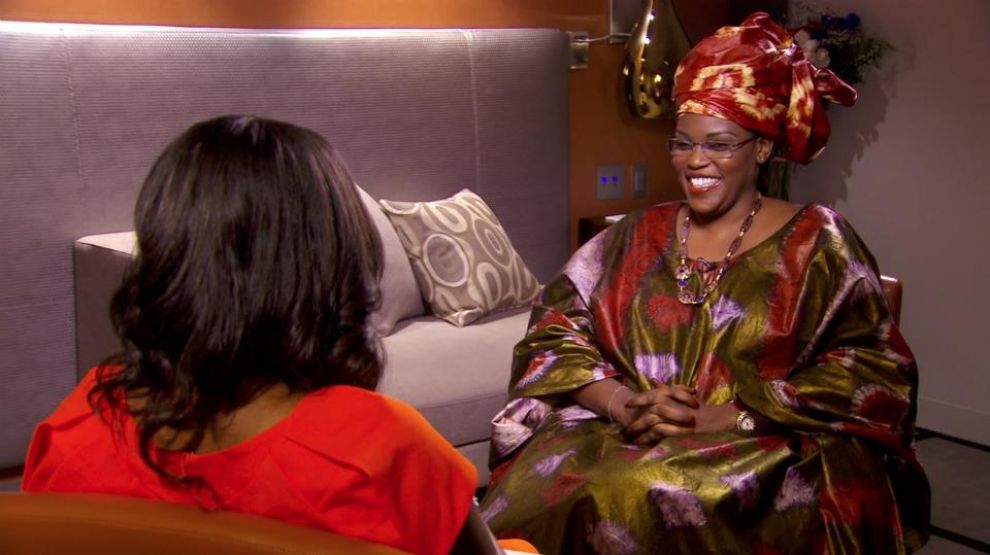 Vidéo- Ndeye Ndack sous le charme de la première dame Marième Faye Sall…Regardez