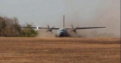 Atterrissage improvisé d’un avion dans les rochers de Ngaparou