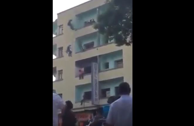 Vidéo : Sauvetage spectaculaire d’un homme qui s’apprêtait à se suicider – Regardez.