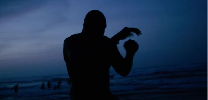 Vidéo – Découvrez le lutteur sénégalais qui a participé au clip de Booba…Regardez!