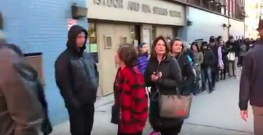 Vidéo :  La plus impressionnante file d’attente devant un bureau de vote à New York – Regardez.