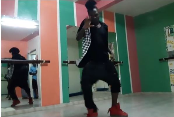 Vidéo – Incroyable performance d&rsquo;Alex danseur sur le son de viviane « No Stress »..Regardez!