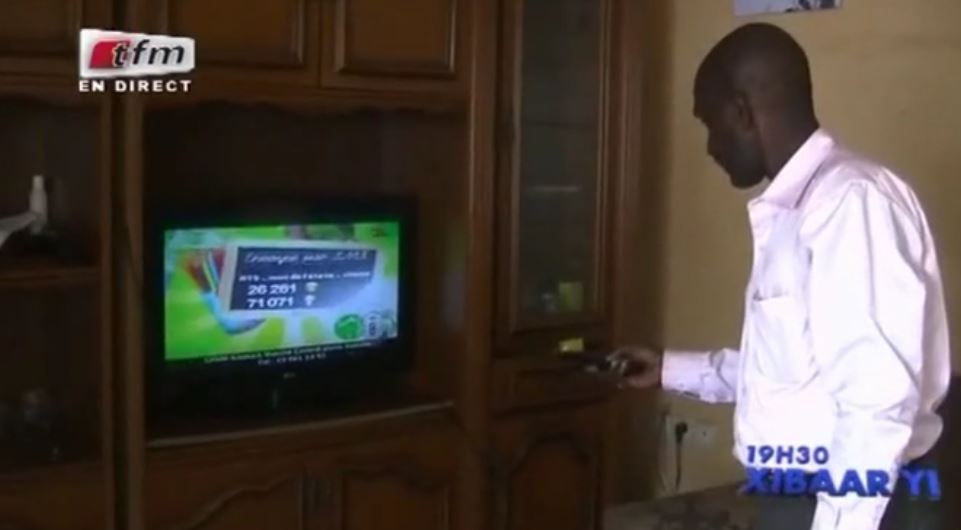 Vidéo : Les sénégalais emboîtent le pas au Président Macky Sall sur les programmes des chaines de télévisions locales – Regardez.