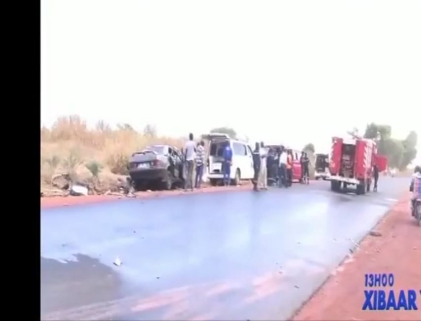 Vidéo : Encore un accident mortel sur la route de Thiès – Bilan : 5 personnes tuées, un bébé sorti indemne – Regardez