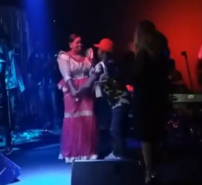 Vidéo – Le leumbeul de Viviane et Fatou Laobé met le feu au Barramundi..! Regardez !