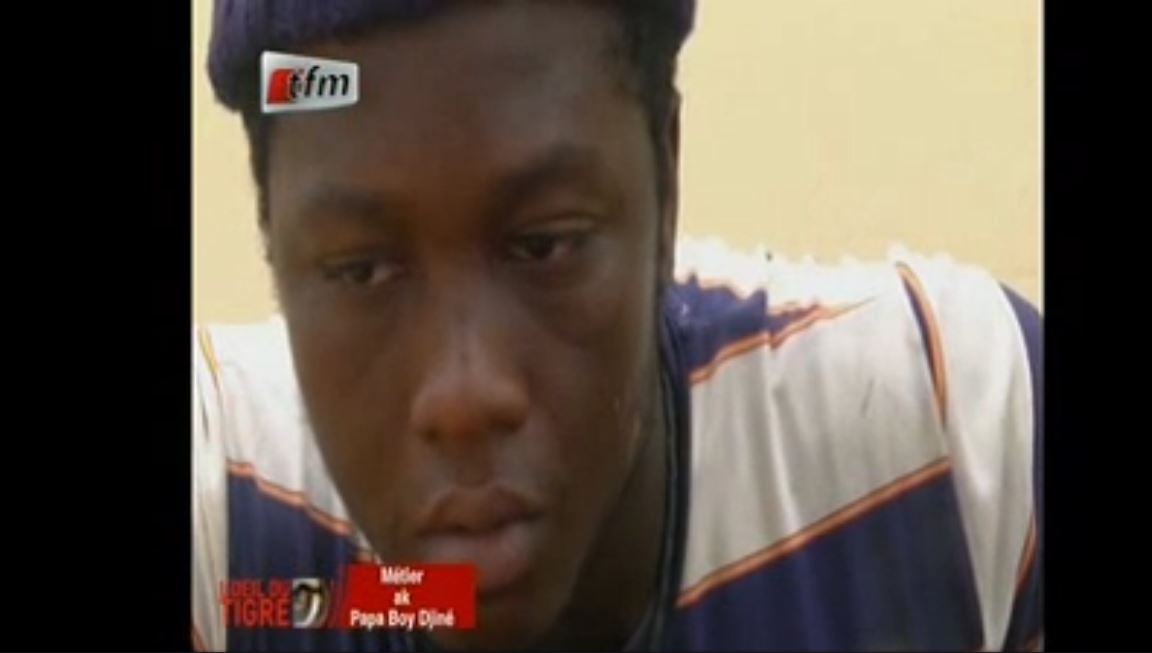 Vidéo : Boy Djiné, l’époux de Ndeye Gueye fond en larme. Regardez