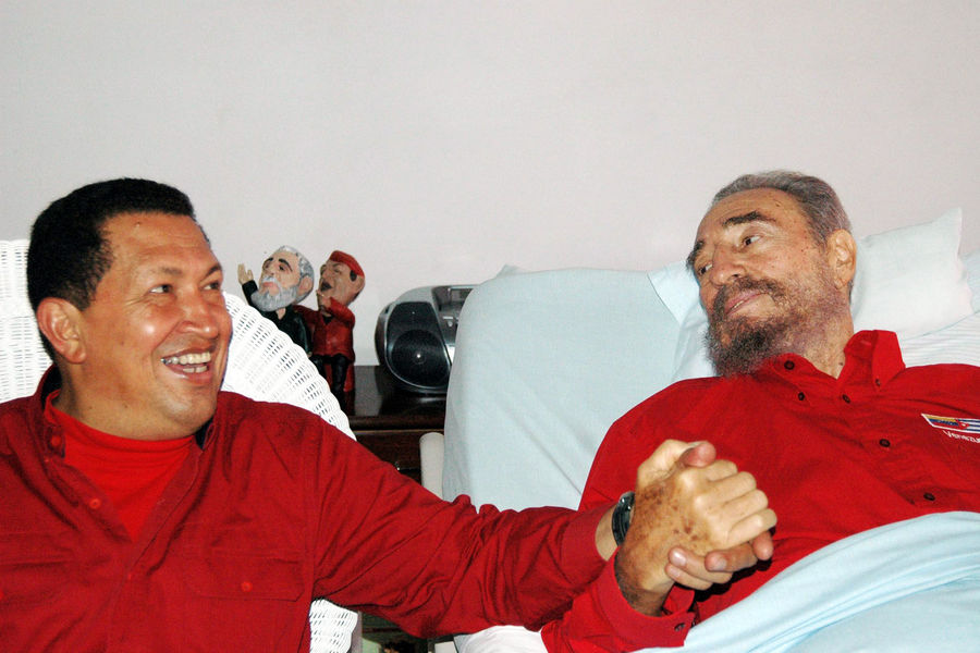 fidel-castro-photographie-en-aout-2006-avec-hugo-chavez