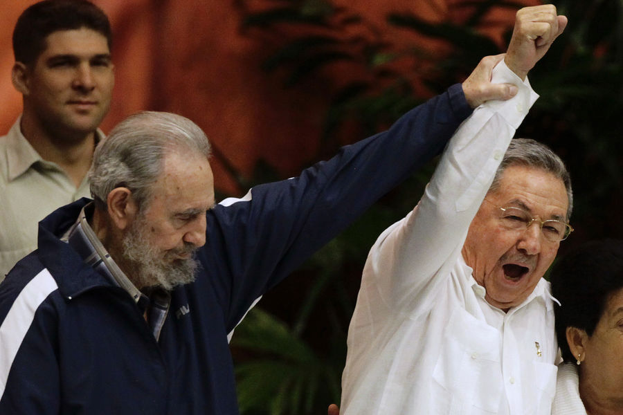 fidel-castro-photographie-en-avril-2011-avec-son-frere-raul-castro