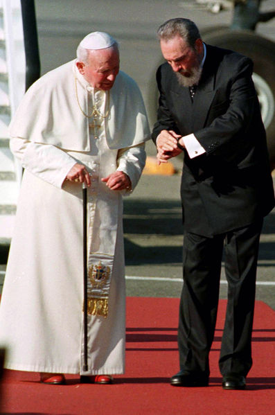 fidel-castro-photographie-en-janvier-1998-avec-le-pape-jean-paul-ii