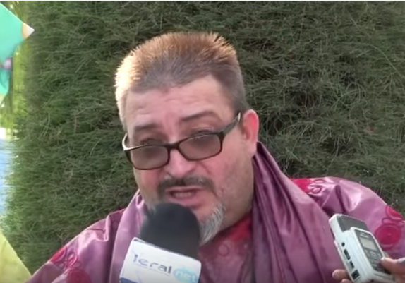 Vidéo: Un Italien à Touba. Il maîtrise le Wolof comme sa langue nationale. Regardez