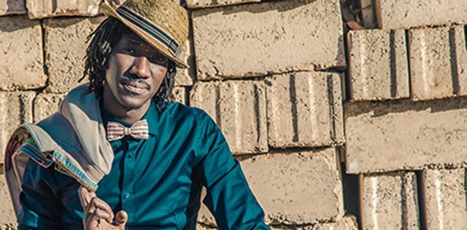 Vidéo : « La Touche originale » fait le fait le portrait « autorisé » de Mao Sidibé – Regardez.