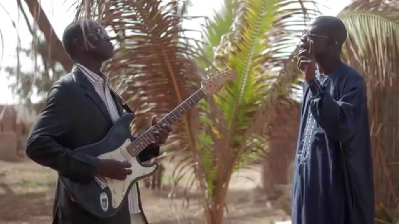 Vidéo- El Hadj Faye un chanteur hors pair devenu fauché …Regardez !
