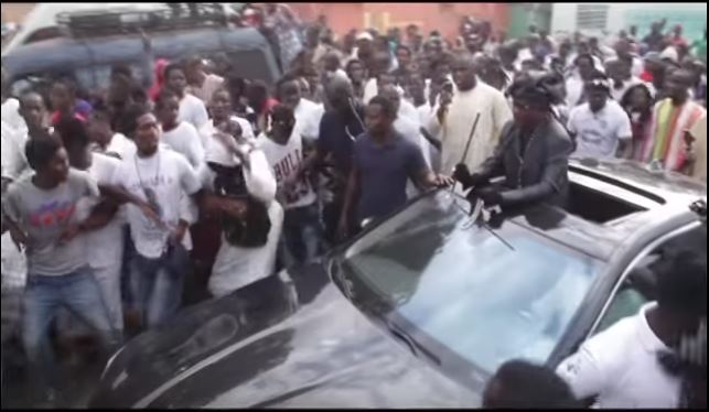 Vidéo – Magal 2016: Serigne Modou Kara Mbacké accueilli, à Thiès, par des milliers de talibés, Regardez!