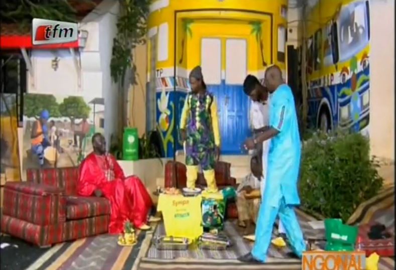 Vidéo – Combat de lutte: Moustapha Guèye contre les acteurs de la série Wiri-wiri… Regardez