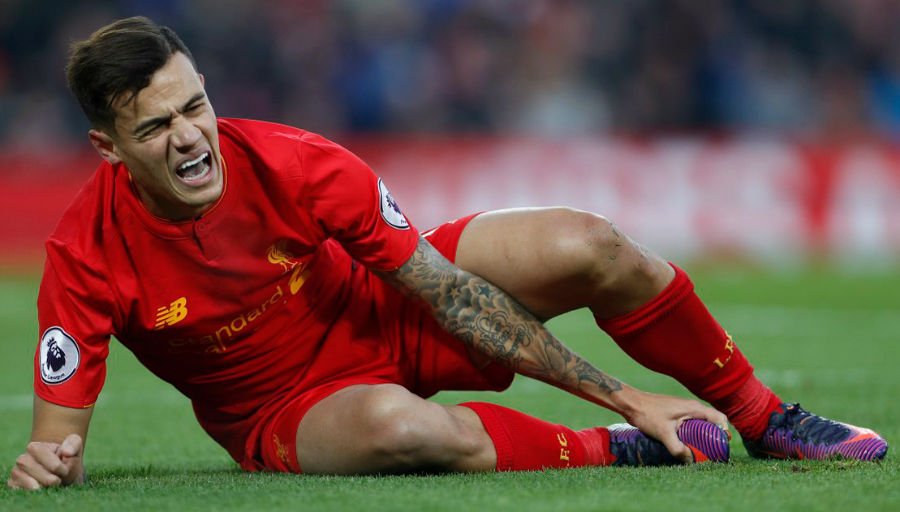 Vidéo: La blessure de Coutinho inquiète les Reds