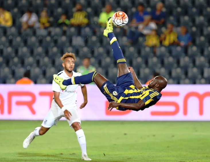 Vidéo: Découvrez le Top 5 des plus beaux buts de Moussa Sow